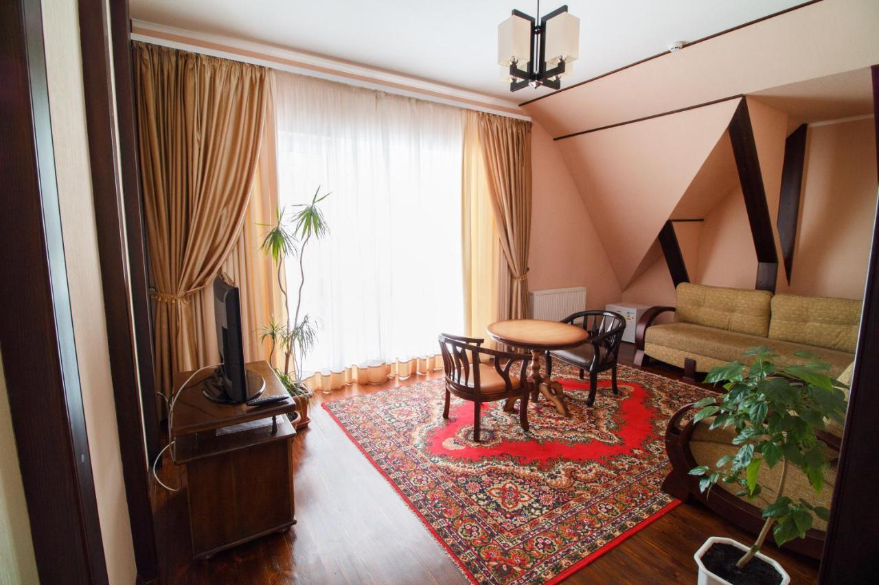 Hotel On Khmelnytskogo 8 哈尔科夫 外观 照片